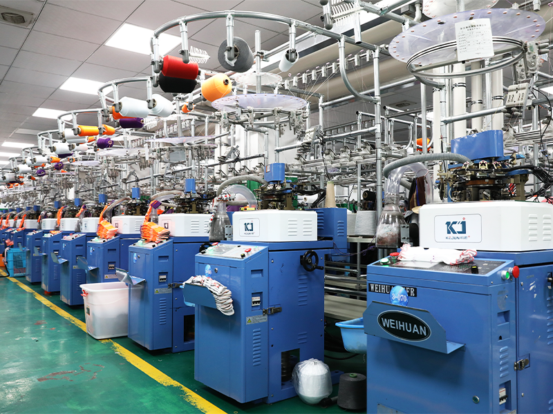 96針-200針常規(guī)開口機針織機車間